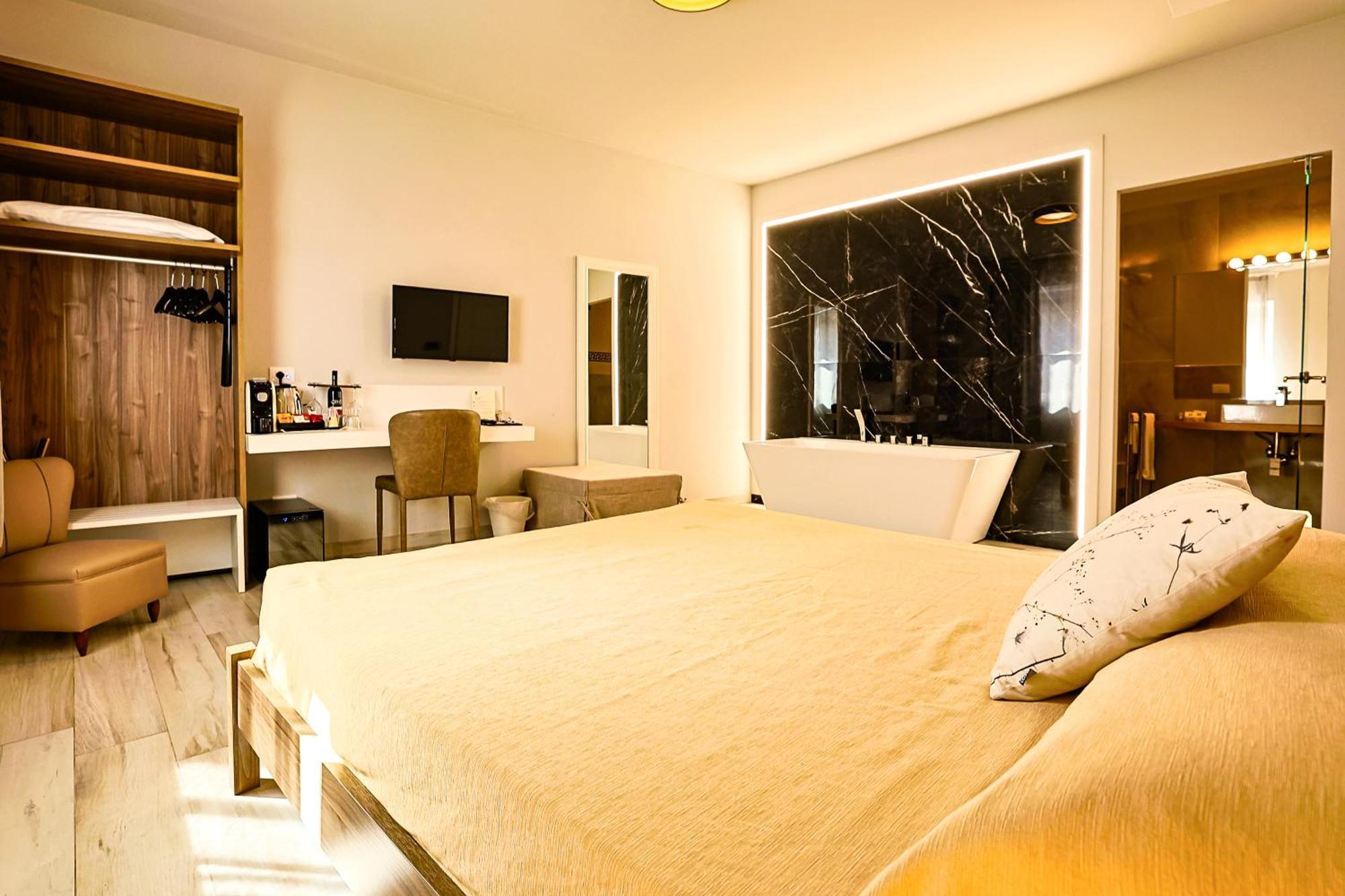 Le Suite Polistena Luaran gambar