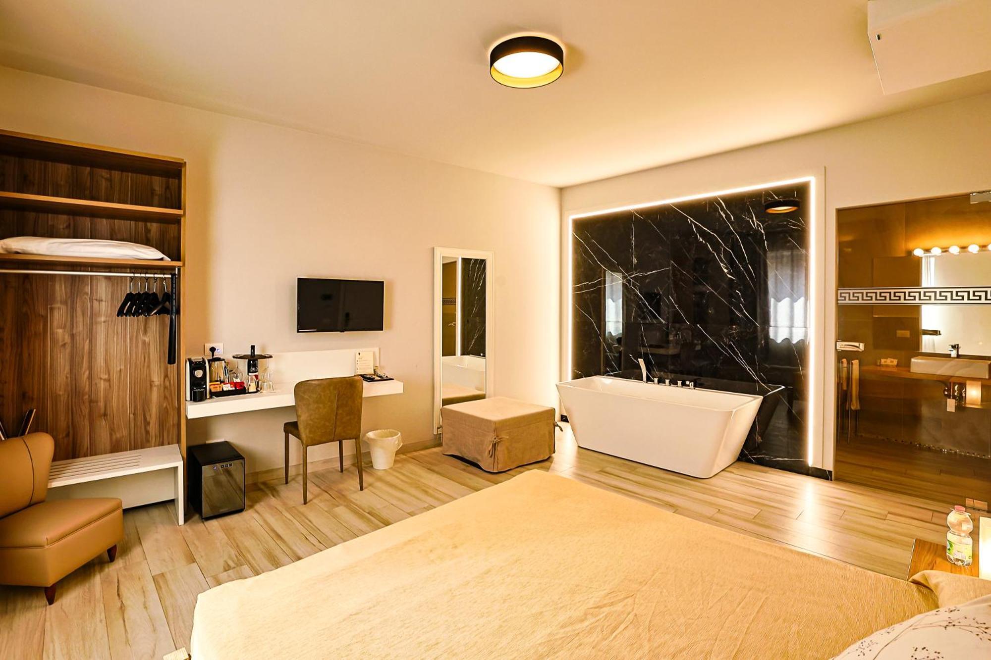 Le Suite Polistena Luaran gambar