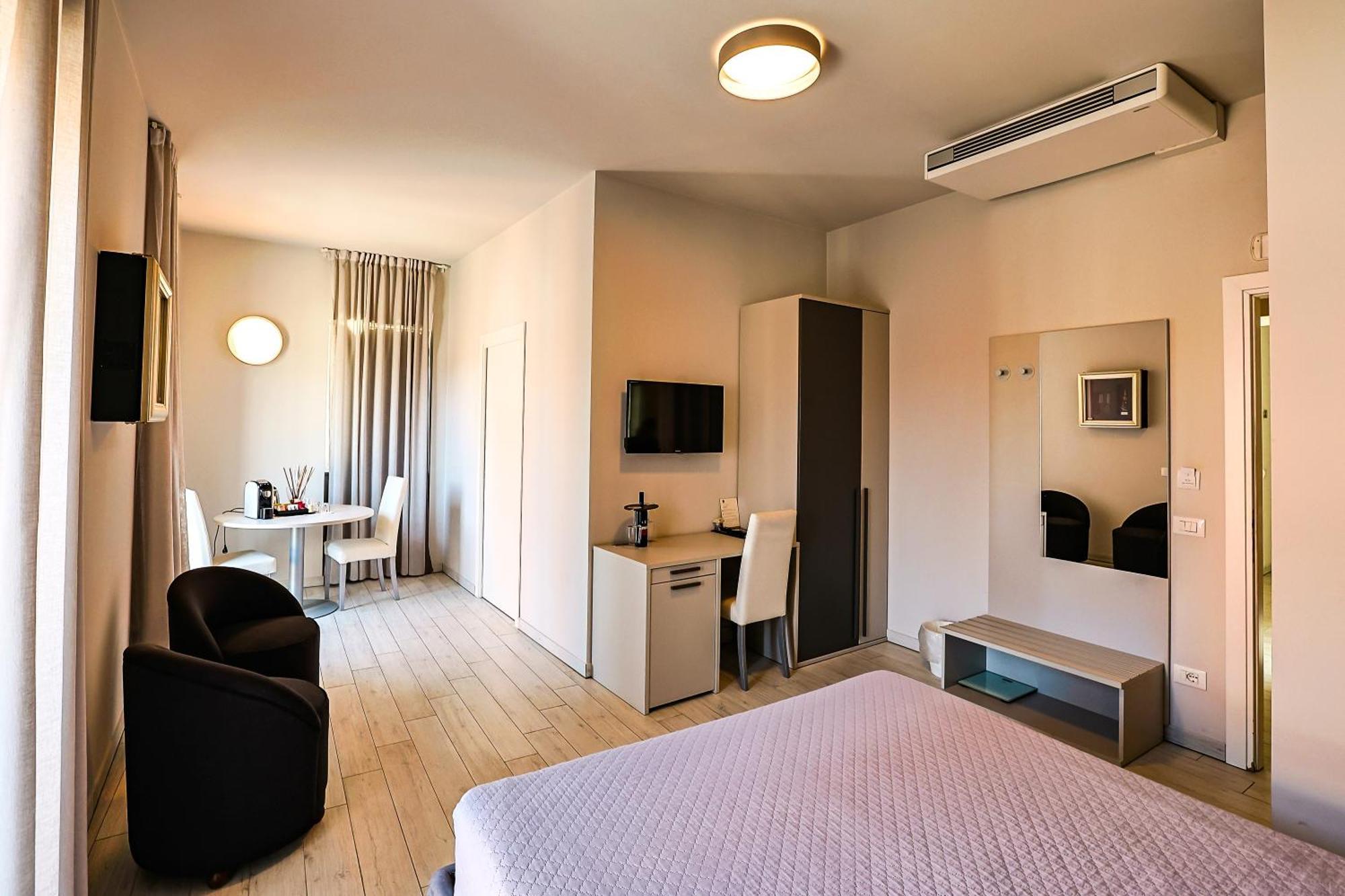 Le Suite Polistena Luaran gambar